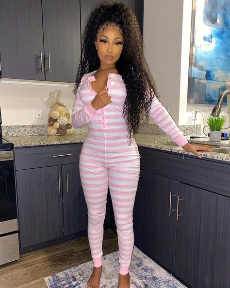 @ariannamodels | @thelornamorris has bomb pins! 🤍 Pajamas Black Women, Pink Pajamas Aesthetic, Cute Pjs Aesthetic, Cute Pajamas For Women, Cute Night Outfits, Boujee Outfits, Pajama Outfits, Cute Lazy Outfits, Lazy Outfits