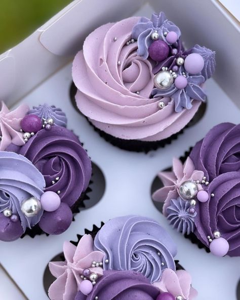 Purple Wedding Cookies Decorated, Fancy Cakes Decorating Design, Cupcake Ideas For Birthday, Fancy Cupcake Decorating Ideas, Mother S Day Cupcakes, Kids Cupcakes Ideas, Cool Cupcakes Designs, Chocolate Cupcake Decorating Ideas, Purple Cupcakes Ideas