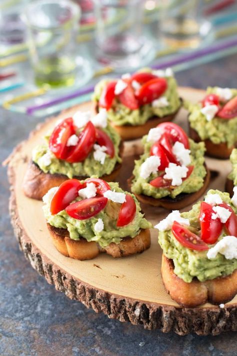 Avocado Goat Cheese Crostini Avocado Goat Cheese, Cheese Crostini, Goat Cheese Crostini, Crostini Appetizers, Gluten Free Puff Pastry, Spicy Appetizers, Crostini Recipes, Superbowl Snacks, Avocado Recipes