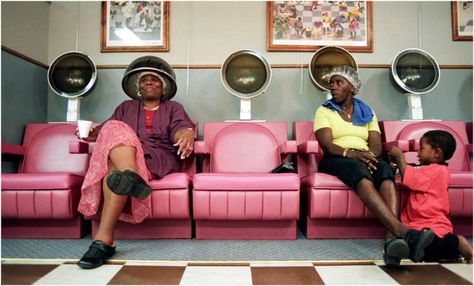 Retro salon Black Salon Aesthetic, Black Hair Salon Aesthetic, Dominican Aesthetic, Hair Salon Photography, Black Hair Experience, Hair Salon Aesthetic, African Hair Salon, Black Hair Salon, Hair Salon Art