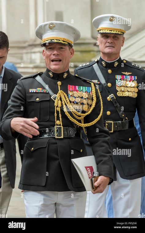 Download this stock image: tow American marines on shore leave in London wearing their dress uniforms. - P95J5W from Alamy's library of millions of high resolution stock photos, illustrations and vectors. Marine Officer Uniform, Marine Dress Blues Uniform, Marine Corps Dress Blues, Army Dress Uniform, Marines Dress Blues, Marine Corps Uniforms, Usmc Uniforms, Us Army Uniforms, Officer Uniform