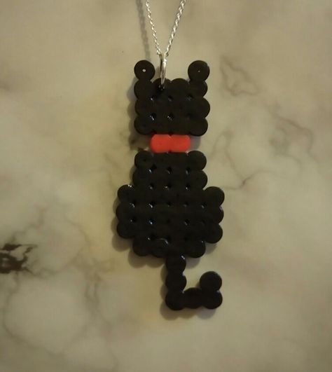 Black cat perler beads necklace Peler Beads Cat, Black Cat Bead Pattern, Perler Bead Black Cat, Peeler Bead Necklace, Cat Melty Beads, Black Cat Perler Bead Patterns, Small Cat Perler Bead Patterns, Black And White Perler Beads, Black Perler Bead Patterns