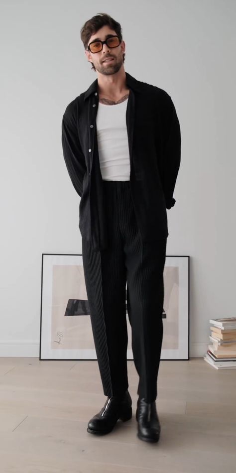 Men Black Summer Outfit, Mans Blazers Outfit, Architect Attire Work Outfits, Men’s Fashion Black Outfit, Men’s Black Trousers Outfit, Milan Mens Fashion, Casual Style Men Outfits, Edgy Men’s Fashion, All Black Aesthetic Outfit Men