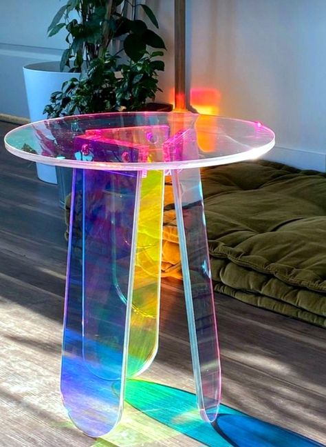 Desk Clear, Bistro Outdoor, Acrylic End Table, Table Acrylic, Side Table For Living Room, Side Table Round, Weird Furniture, Acrylic Coffee Table, Rainbow Room