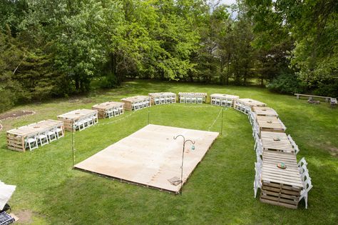 Pallet Dance Floor, Diy Dance Floor, Outdoor Dance Floors, Backyard Wedding Decorations, Diy Outdoor Weddings, Wedding Backyard Reception, Diy Wedding Reception, Backyard Reception, Dance Floor Wedding