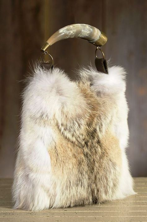 Evening Clothes, Fur Handbag, Black Glamour, Fur Purse, Fur Handbags, Coyote Fur, Mode Chanel, Cow Horns, Fur Accessories