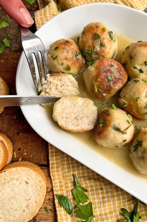 Fish Meatballs Recipe, Fish Breakfast Ideas, Seafood Meatballs, Fish Meatballs, Fish Balls Recipe, Meatballs In Sauce, Fishball Recipe, Spanish Meatballs, Spanish Recipe