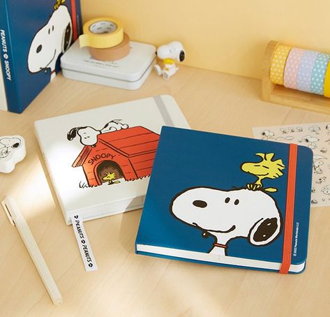 Snoopy Cafe, Page Composition, Bullet Journal Hand Lettering, Snoopy Items, Snoopy Characters, Coloring Mask, Stationery Obsession, Undated Daily Planner, Planner Diary