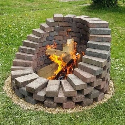 Laying A Patio, Diy Fire Pit Ideas, Fire Pit Plans, Make A Fire Pit, Make A Fire, To Build A Fire, Summer Deck, Brick Fire Pit, Fire Pit Ideas