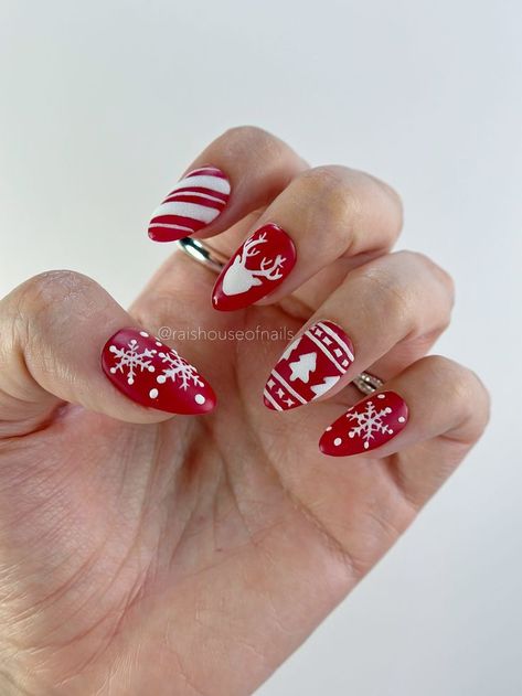 Sweater Nails Art Kit & Tools, Stick On Nails Christmas, Press On Sweater Nails, Short Christmas Press On Nails, Christmas Nails 2022 Candy Cane, Almond Nails Holiday, Winter Nails Matte, Holiday Nails Snowflake, Matte Nails Short