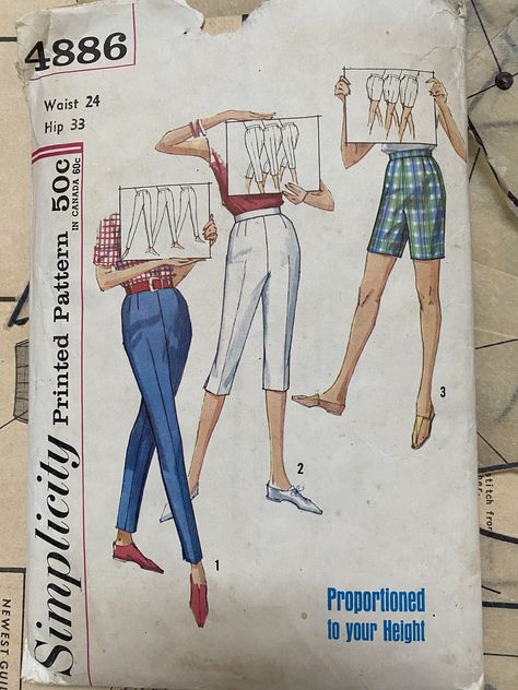 Peddle Pushers, 1960s Pants, Capri Shorts, Pedal Pushers, Top Sewing, Womens Clothing Patterns, Simplicity Sewing, Simplicity Sewing Patterns, Simplicity Patterns