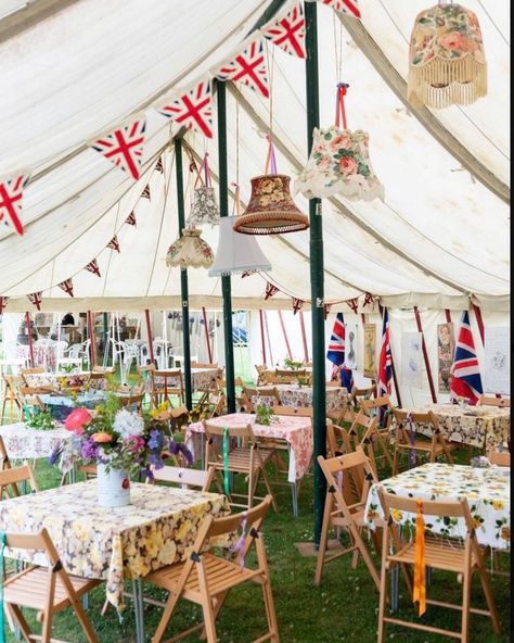 nikki renshaw on Instagram: “English summer… Haddow Down Village fair” Queens Platinum Jubilee Party Ideas, Queens Jubilee Decorations, British Street Party, British Garden Party, Coronation Ideas, Jubilee Ideas, British Themed Parties, English Garden Party, Village Fair