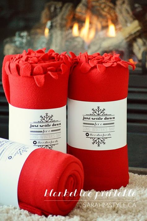 You want simple but fun gifts for neighbors this Christmas and you're looking for ideas? Here are 25 great gifts that your friends and neighbors will love. Decorate Christmas, Christmas Neighbor, Neighbor Christmas Gifts, Creative Juice, Wedding Gifts For Friends, Tags Diy, Christmas Gifts For Coworkers, Friends Diy