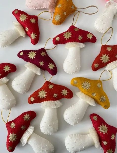 Toadstool Christmas Decorations, Mushroom Christmas Decorations, Christmas Embroidery Decorations, Mushroom Felt Ornament, Felt Mushroom Ornament, Christmas Mushrooms Decoration, Mushroom Ornaments Diy, Diy Mushroom Ornaments, Mushroom Christmas Decor