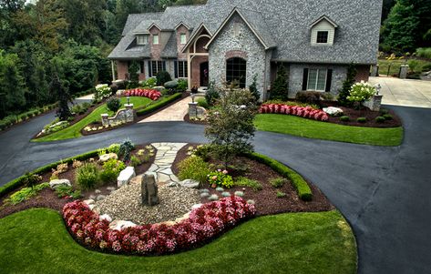 Round About Driveway Landscaping, Semi Circle Driveway Landscaping, Half Circle Driveway Landscaping, Circular Driveway Landscaping, Half Circle Driveway, Circular Entrance, Circle Driveway Landscaping, Landscape Driveway, Driveway Landscape