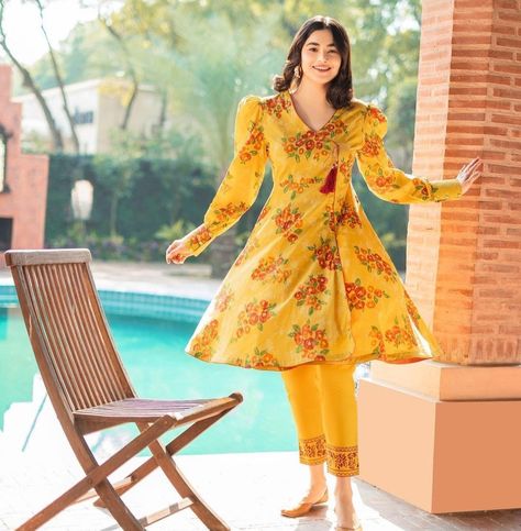 Short Angrakha Style Frock Pakistani, Angrakha Frock Casual, Angrakha Design Frock, Cotton Angrakha Suits, Angrakha Style Frock Pakistani, Angrakha Style Short Frock, Formal Frocks For Women, Short Frock Design 2023, Angrakha Frock Design