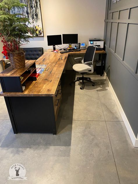 "This handmade reception desk is STUNNING!  It's an eye-catching welcome to customers and visitors as they enter the lobby of your business.  The beauty of the wood top is impossible to capture in a photo or describe in words.  It's made from reclaimed barnwood, milled to 1-1/2\" thickness with its remarkable character carefully preserved through our finishing process.  It is truly a remarkable piece of furniture-built to last forever.  It has 2\" welded steel legs connected by solid steel panel Industrial L Shaped Desk, Construction Office Ideas, Customer Service Desk Design, Basement Desk Area, U Shaped Desk Office Layout, Large Desk Ideas, Office Floor Design, Big Office Desk, Two Desk Office Layout