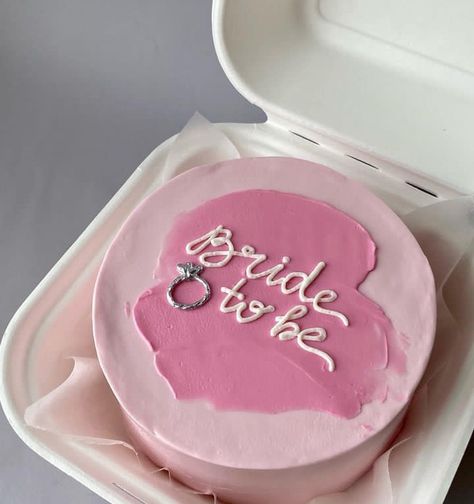 Bride To Be Cakes Ideas, Bachlorette Cakes, Bachelor Party Cakes, Bride To Be Cake, Hen Party Cakes, Bridal Shower Bachelorette Party Ideas, Bachelorette Cake, Simple Bridal Shower, Decoration Event