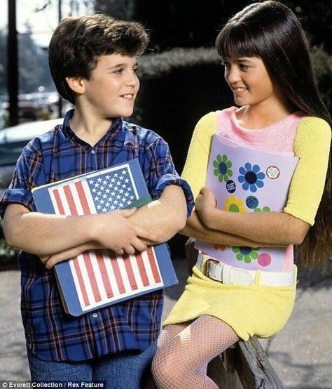 The wonder years!!! We have been trying to remember the name of this show!!! Thanks Pinterest for the randoms!!!! Kevin Arnold, Winnie Cooper, Fred Savage, The Wonder Years, Danica Mckellar, Super Couple, Teen Tv, Wonder Years, Classic Television