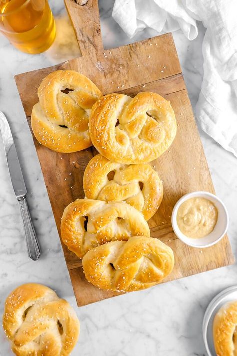 The easiest homemade Soft Sourdough Pretzels! Think your favorite soft pretzel...now made with sourdough! They’re airy, perfectly salted, and every last bite is oh so delicious. It's kind of like the best of both worlds with sourdough and soft pretzels making the perfect pairing. The best part is that these pretzels are made using only pantry staples, a great way to use your sourdough discard, no waiting for the dough to proof overnight, require very little prep work, and are actually… Sourdough Pretzels Recipe, Sourdough Pretzel Recipe, Sourdough Pretzel, Sourdough Pretzels, Bread Proofer, Indian Pudding, Sourdough Bagels, Bakers Table, Mocha Recipe