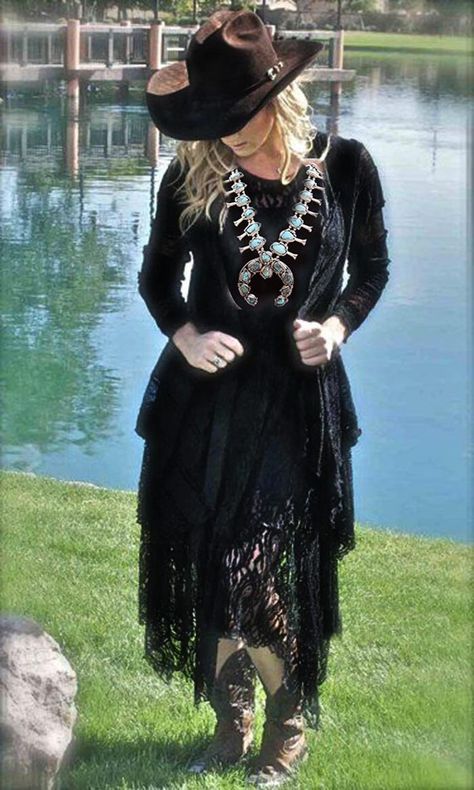 Western Wedding Outfits Women, Western Gala Outfit, Formal Western Wear Woman, Country Dresses With Boots, Western Formal Dresses, Gothic Country, Native American Jackets, Country Western Dresses, Country Romance