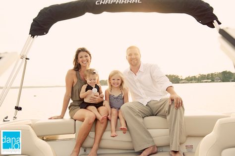 family portraits on a boat. These would be cute do at the family reunion, in portions! Boat Family, Large Family Photography, Boat Photoshoot, Family Boats, Christmas Card Pictures, Summer Family Photos, Cute Engagement Photos, Boat Pics, Family Christmas Pictures