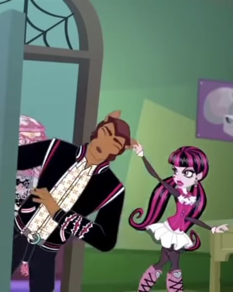 Clawd Wolf X Draculaura, Draculora And Clawd Wolf, Group Pfp 4 People Funny, Clawd Wolf Costume, Draculaura And Clawd Wolf Costume, Clawd And Draculara Monster High, Draculaura And Claude, Draculaura And Clawd Wolf Matching Pfp, Monster High Couple Costume