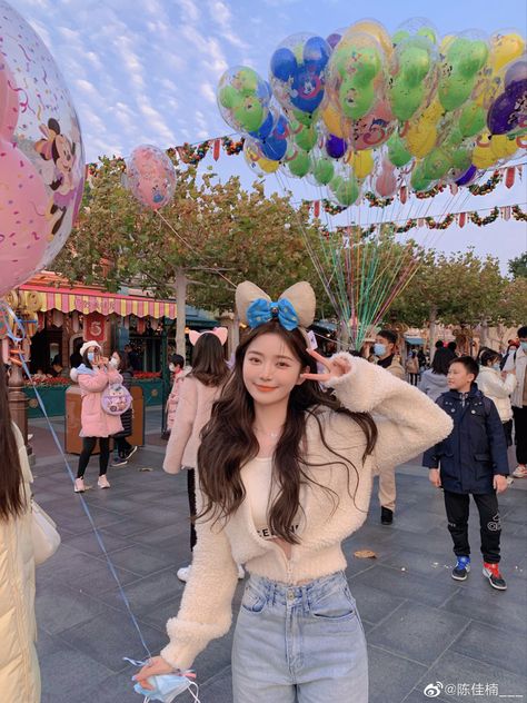 Hongkong Disneyland Outfit, Disney Outfits Winter, Disney Winter Outfits, Disneyland Outfit Winter, Hongkong Outfit, Japan Outfit Winter, Tokyo Winter, Tokyo Outfits, Disney Poses