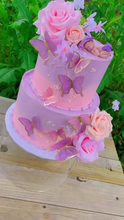 Butterfly Baby Shower Cake, Butterfly Theme Cake, Purple Butterfly Cake, Creative Butterfly, Butterfly Baby Shower Theme, Butterfly Birthday Cakes, Baby Shower Menu, Pastel Baby Shower, Cake Cafe