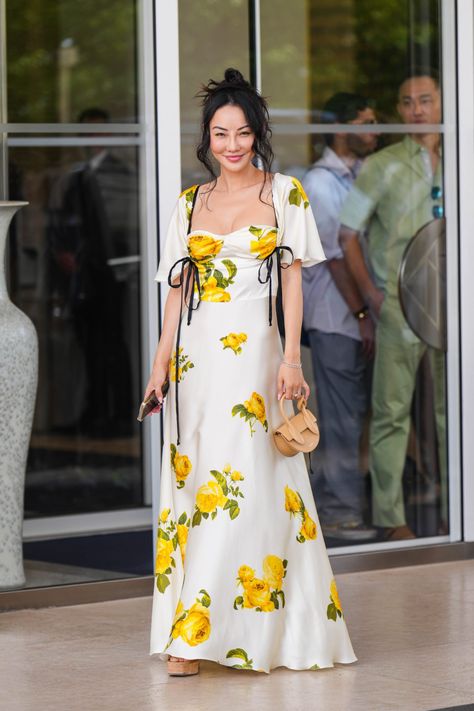 Printed Dress Outfit, Jessica Wang, Flowy Summer Dresses, Simple Summer Outfits, Violet Dresses, Celebrity Sightings, Breezy Dress, The Amalfi Coast, Patchwork Jacket