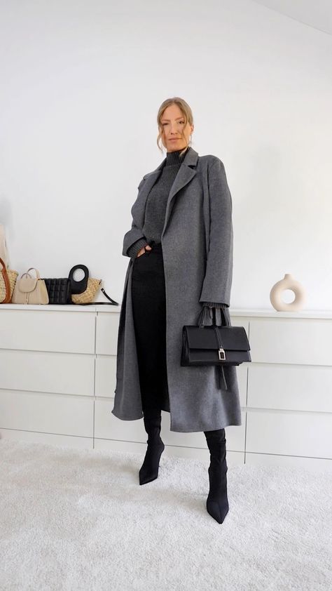 Grey Coat Fall Outfit, How To Style A Grey Coat, Grey Coats Outfit, Styling Grey Coat, Long Gray Wool Coat Outfit, Dark Grey Coat Outfit Winter, Long Grey Wool Coat Outfit, Long Grey Jacket Outfit, Dark Gray Coat Outfit