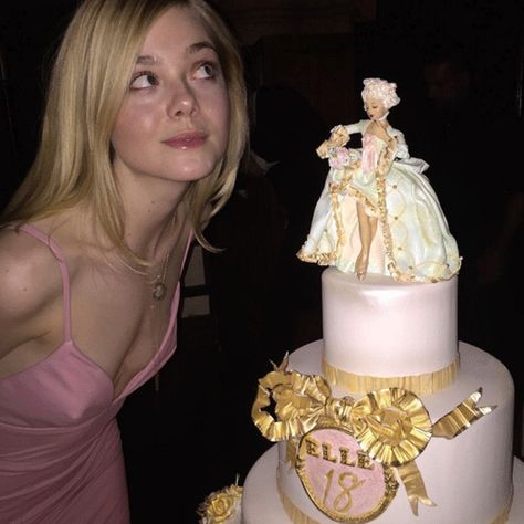 "I decided to give myself a birthday present," she wrote while revealing her delicious cake. "a public Instagram.... SURPRISE!" Terrence Loves You, Fanning Sisters, Dakota And Elle Fanning, Dakota Fanning, Young Actresses, Elle Fanning, Marie Antoinette, Kenya, Girl Birthday