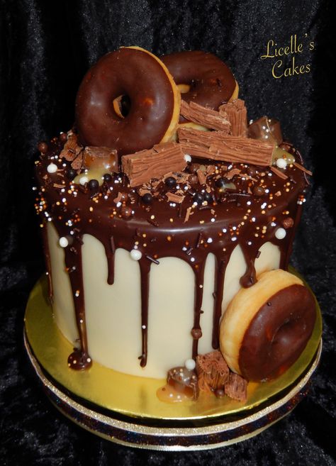 Donut Decorated Cake, Chocolate And Caramel Cake, Fall Cakes Decorating, Cakes Decorating, Cake Style, Chocolate And Caramel, 5 Birthday, Baking Items, Chocolate Cake Decoration