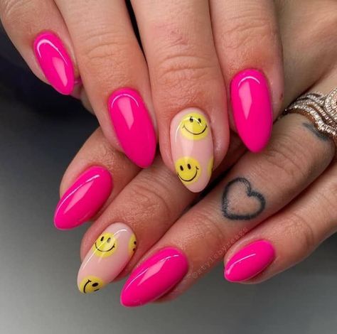 Smiley Face Nails, Face Nails, Cute Gel Nails, Nails 2023, Easter Nails, Smiley Faces, Get Nails, Funky Nails, Chic Nails