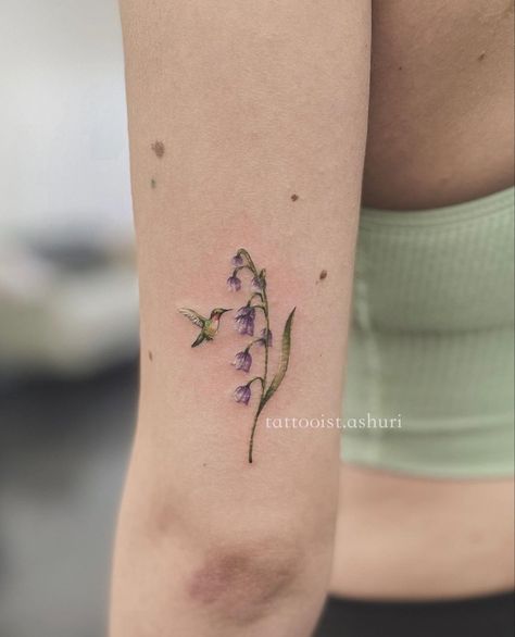 Fine Line Family Tattoo Ideas, Hummingbird Tattoo Black, Hummingbird Flower Tattoos, Trust Tattoo, Bird And Flower Tattoo, Small Hummingbird Tattoo, Ink Tattoo Design, Red Tattoo Ideas, Red Ink Tattoo