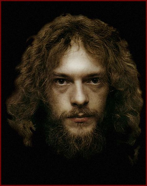 Ian Anderson Jethro Tull, Jethro Tull Aqualung, Famous Leos, Ian Anderson, Bug Earrings, Classic Rock And Roll, Jethro Tull, Tattoos Celebrities, Musica Rock