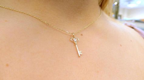 Key Necklace Gold, Necklace Gold Diamond, Gold Key Necklace, Real Diamond Necklace, Necklace With Diamond, Floating Necklace, Bezel Necklace, Diamond Solitaire Necklace, Key Necklace