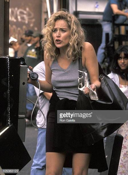 Sharon Stone during Filming of Gloria at 158th Street and Broadway in New York City New York United States Sharon Stone 90s, Buisness Outfits, Outfit Inspirations Edgy, 90s Photos, Minimalism Clothes, Style Année 90, 90’s Outfits, French Street Fashion, 90s Looks