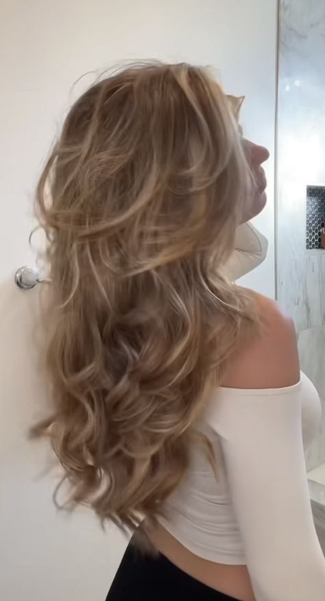 Curly Blowout Hair, Perfect Blonde Hair, Bombshell Hair, Summer Blonde Hair, Teased Hair, Hairstyles For Layered Hair, Blonde Hair Inspiration, Blowout Hair, Cut Her Hair