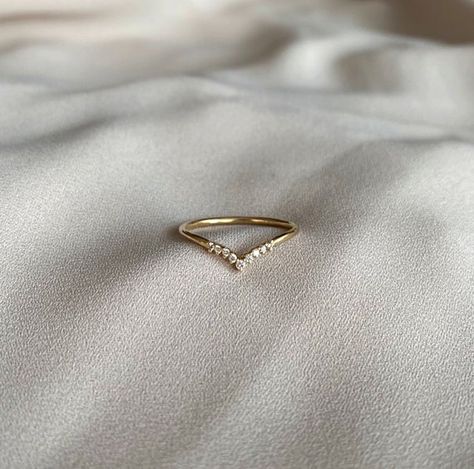 Hey, I found this really awesome Etsy listing at https://www.etsy.com/listing/898872343/gold-diamond-chevron-ring-micro-pave Chevron Ring Diamond, Gold Chevron Ring, Stackable Engagement Ring, Engagement Ring Dainty, Dainty Wedding Band, Dainty Wedding, Gold Chevron, Chevron Ring, Ring Stacking