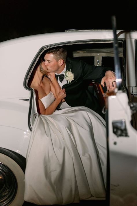 Exit Car Wedding, Wedding Exit Car Photos, Bentley Wedding Car, Old Car Wedding Exit, Wedding Car Exit, Wedding Getaway Car Photos, Wedding Pictures In Car, Classic Car Wedding Exit, Wedding Car Send Off