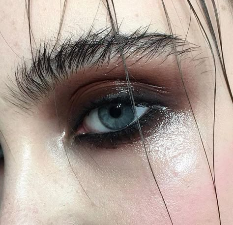 eye and brow makeup wet… Editorial Make-up, Fall Eyeshadow Looks, Fall Eyeshadow, Dag Make Up, Elegantes Makeup, Mekap Mata, Look Grunge, Flot Makeup, Yennefer Of Vengerberg