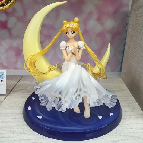 Princess Serenity (I WANT HER!!!) Sailor Moon Toys, Powerpuff Girls Characters, Sailor Moon Merchandise, Moon Princess, Princess Serenity, Usagi Tsukino, Sailor Moon Art, Anime Figurines, Anime Merchandise