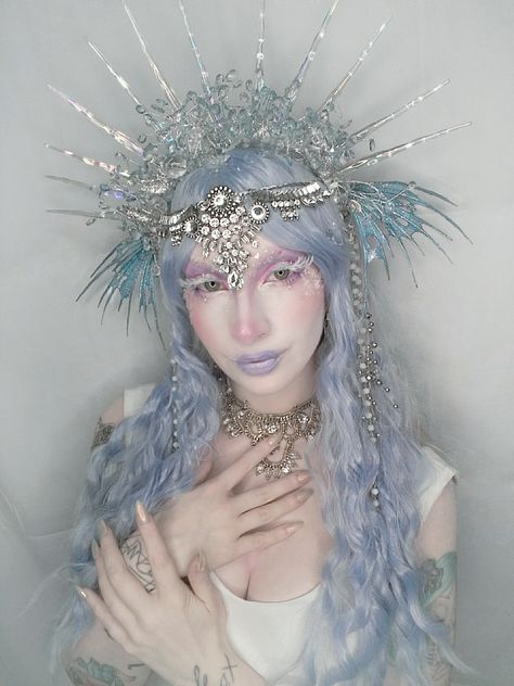 Ice mermaid/fairy headdress Ice Fairy Makeup, Ice Queen Costume Diy, Ice Fairy Costume, Bridal Makeup Winter, Ice Queen Aesthetic, Ice Mermaid, Snow Queen Makeup, Fairy Headdress, Snow Makeup