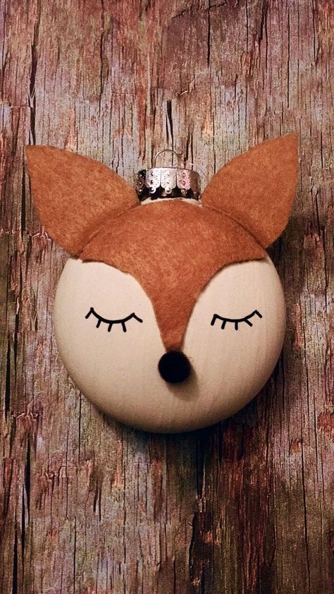 Woodland Animal Ornaments Diy, Fox Christmas Tree, Christmas Fox Art, Fox Ornament Diy, Fox Christmas Ornament, Woodland Ornaments Diy, Deer Ornaments Diy, Fox Crafts, Fox Ornaments