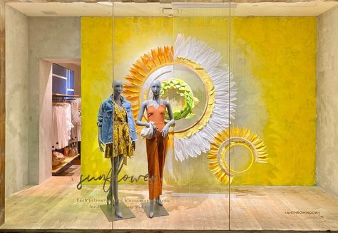 Anthropologie Summer Window Installations — VIM + VENTURE Summer Retail Window Displays, Anthropologie Windows, Anthropologie Window Display, Sun Window, Summer Window Display, Diy Teen, Commercial Design Exterior, Summer Window, Visual Merchandising Displays