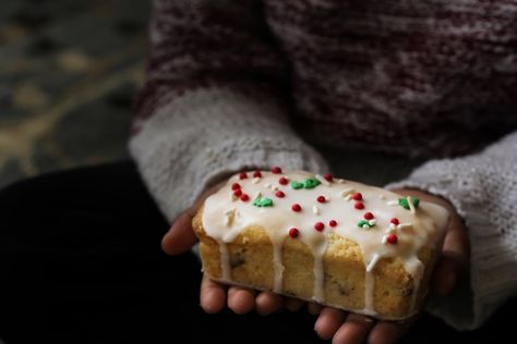 Vanilla Cream Cheese Pound Cake, Dense Cake, Beer Bread Easy, Nutella Banana Bread, Date Nut Bread, Coconut Pound Cakes, Cheese Pound Cake, Peanut Butter Bread, Pumpkin Loaf