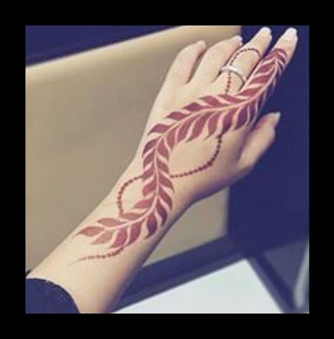 40 Creative Yet Simple Mehndi Designs For Beginners || Easy Mehndi Designs With Images | Bling Sparkle Leafy Mehendi Designs, Leafy Henna Design, Leaf Mehendi Designs, Henne Tattoo, Indian Mehndi Designs, Mehndi Designs 2018, Modern Henna Designs, Henna Art Designs, Beginner Henna Designs