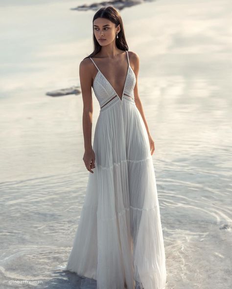 Greek Wedding Dresses, Wedding Dresses Boho, Simple Beach Wedding, Casual Beach Wedding, Bride Dress Simple, Beach Wedding Dresses, Boho Beach Wedding, Beach Wedding Dress Boho, Destination Wedding Dress