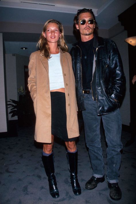 The History of The Camel Coat Kate Moss Stil, 90s Style Icons, Kate Moss 90s, Kate Moss Style, Models Off Duty Style, Meg Ryan, 90s Model, 90s Models, Linda Evangelista